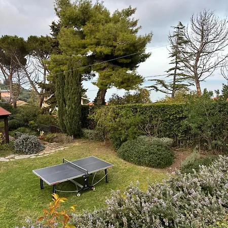 Lara Bed & Breakfast 3*